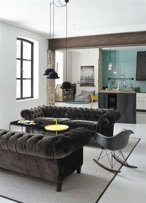 There's something about a blue velvet sofa that makes any living room seem simply luxurious. Interior-design-tips-velvet-chesterfield-sofa-6 Interior ...