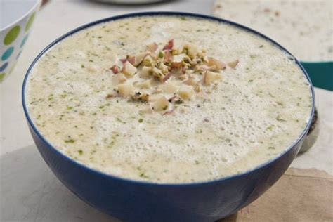 Today we are celebrating massachusetts with red's cape cod clam chowder. Best Clam Chowder in Massachusetts Winners (2018) | USA ...