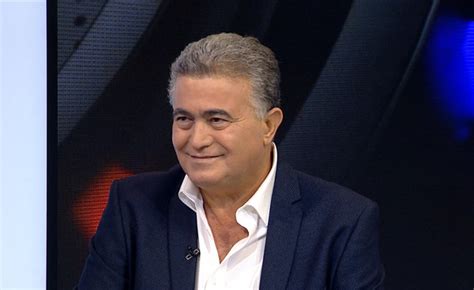 אופירה וברקוביץ' היא תוכנית אירוח וראיונות טלוויזיונית שבועית בהנחייתם של אופירה אסייג ואייל ברקוביץ' המשודרת בימי שישי בקשת 12. אופירה וברקוביץ' עונה 3 פרק 39 | לצפייה ישירה | makoTV