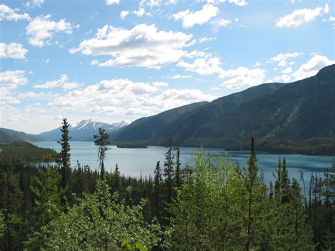 Muncho Lake Provincial Park — Northern Rockies Lodge