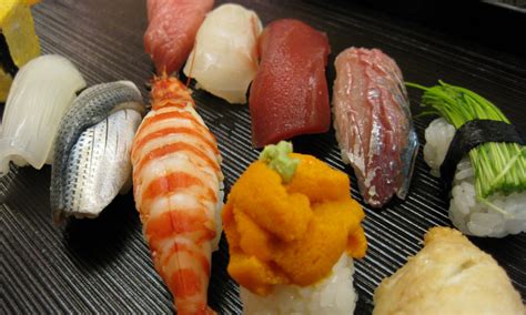 Kalau pergi bercuti tapi tak makanan makanan tempatan ni memang rugi. CNN - Top 10 Makanan Paling Sedap Di Dunia. - Nashfahrenheit
