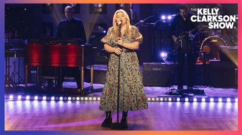Watch The Kelly Clarkson Show Official Website Highlight Kelly Clarkson Covers Peacefully