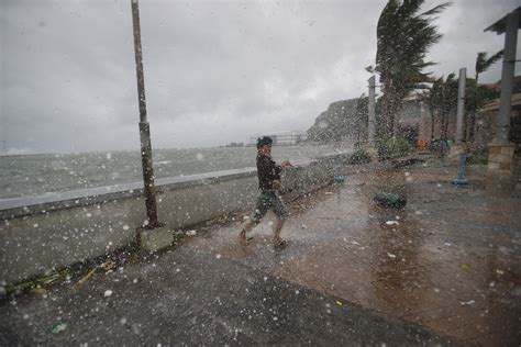Typhoon Hagupit weakens after slamming into Philippines - CBS News
