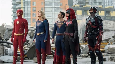 Crisis On Infinite Earths Events That Lead To The Arrowverse Crossover