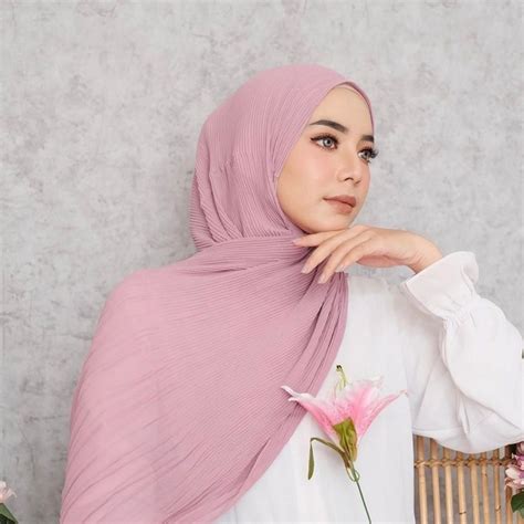 7 Cara Pakai Hijab Pashmina Plisket Yang Mudah Dan Modis Bukareview