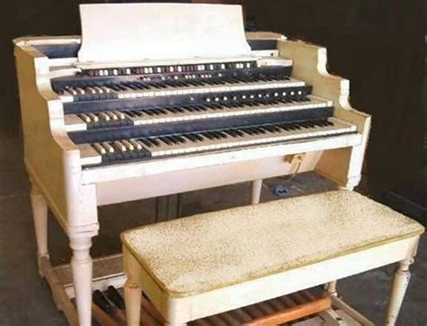 Rock artists like steve winwood and keith emerson made great use of them. white hammond organ - Google Search | Hammond organ, Organ ...