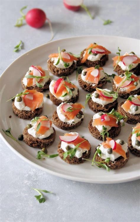 Voir plus d'idées sur le thème canapé, canapé lit pas cher, canapé lit 2 places. Smoked Salmon & Rye Canapés - Inspired Edibles
