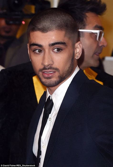 Zayn Malik Dyed His Hair Green As One Direction Appear In London