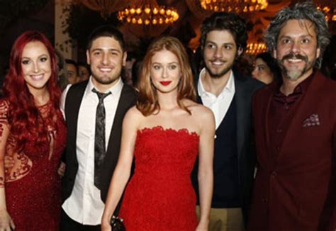 Novela termina com tradicional foto da família medeiros! Elenco de Império curte festa de lançamento da novela ...