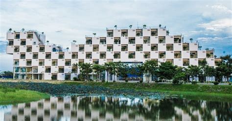 Gần 200 phòng thí nghiệm, trong đó có 12 phòng thí nghiệm trọng điểm quốc gia và khoảng 20 xưởng. Toàn bộ F1 của Trường đại học FPT Hà Nội đều âm tính ...