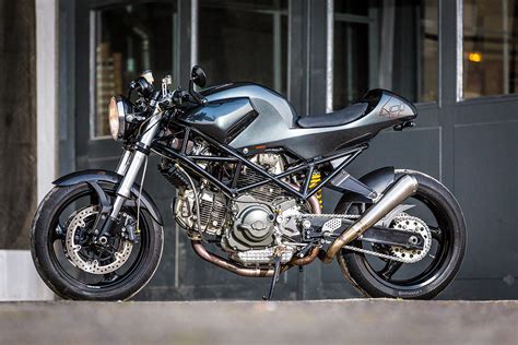 Partiendo desde el respeto por este modelo y lo que significa en la historia de la moto moderna. 4NOL - Smokin Ducati Monster Cafe Racer | Return of the ...