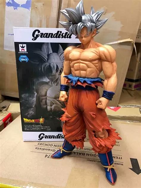 Ui Goku Statue Verchinese