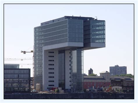 Auf der rechten seite befinden sich der flughafen, die. Kran-Haus Köln Foto & Bild | architektur, baustellen ...