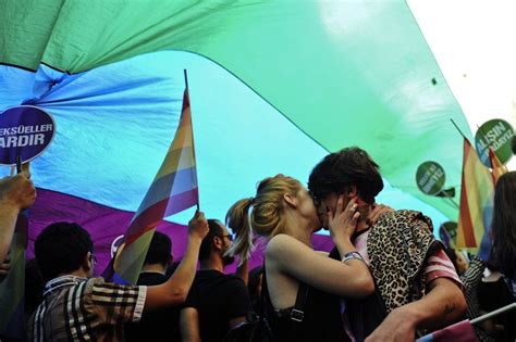 Manifestation Gay Pride Sous Haute Surveillance Istanbul Tribune