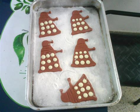 Cookie Cutter And Cookies Dalek Drwho · How To Decorate A Character