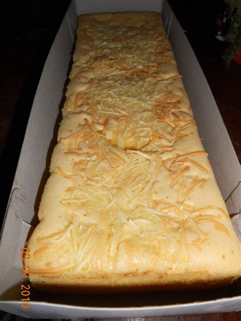 BOLU TAPE.: Bahan : - 250 gr tape singkong, lumatkan - 4 butir telur