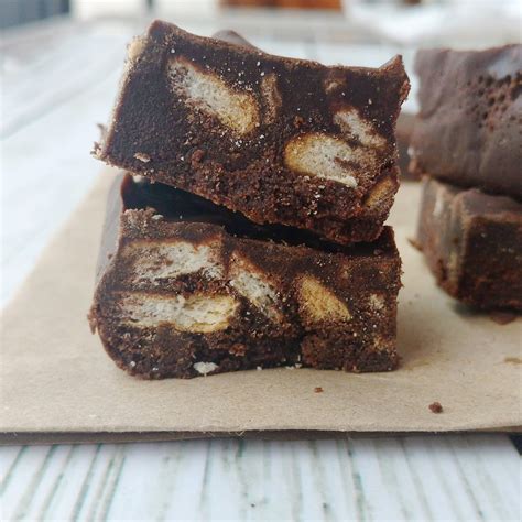 Easy Dark Chocolate And Biscuit Fudge Flours And Frostings