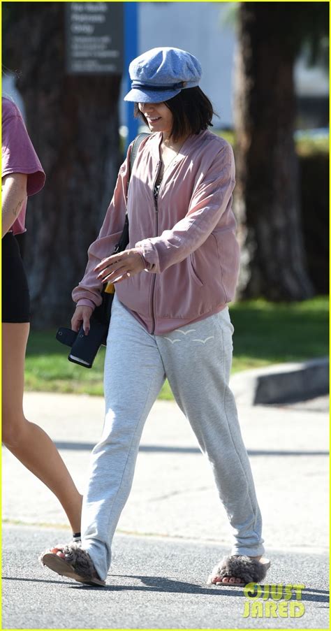 Photo Vanessa Hudgens Shows Off Her Abs After Pilates Class 19 Photo 3943310 Just Jared