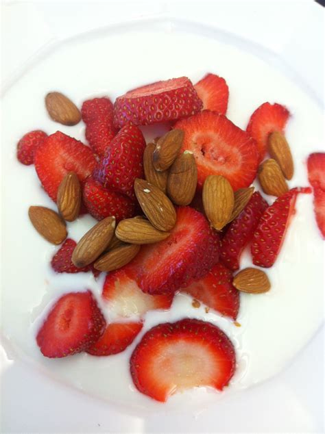 Yogurt Almonds And Strawberries Healthy Food Healthy Recipes Yummy