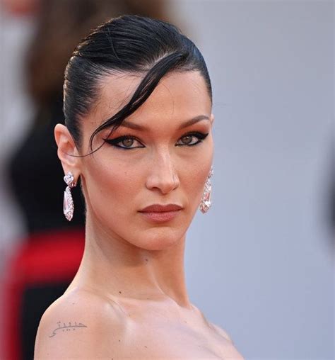 dünyaca ünlü model bella hadid sahneye çırılçıplak çıktı seyirciyi aklını şaşırdı… hadid i