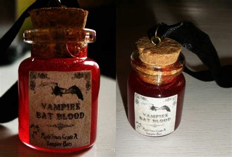 Colgante Bote De Sangre Vampire Bat Bottle Whiskey Bottle