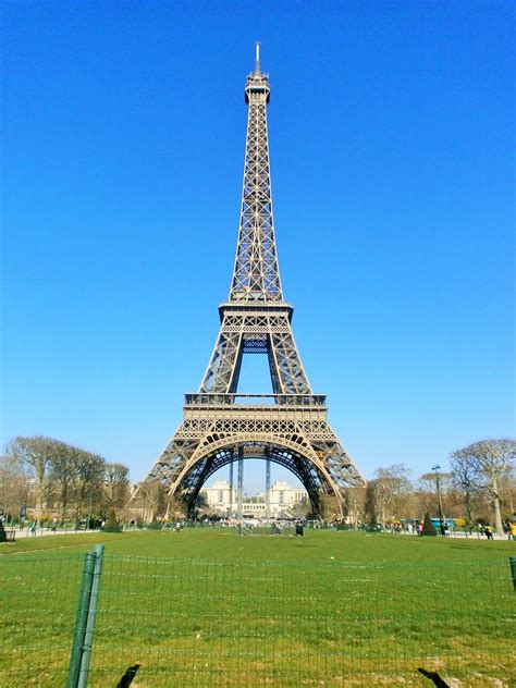 FRANCE: Paris - The Eiffel Tower | Vagabundler