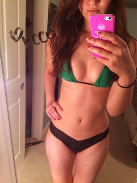 23 Hottest Mirror Selfies Proving The Mirror Selfie Isnt Dying Anytime Soon Fooyoh