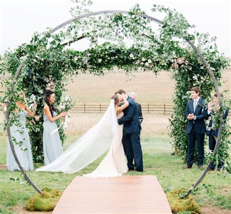 The Knot On Instagram “first Kiss Goals 💕 Not Sure If A Veil Goes With Your Bridal Vibe Head