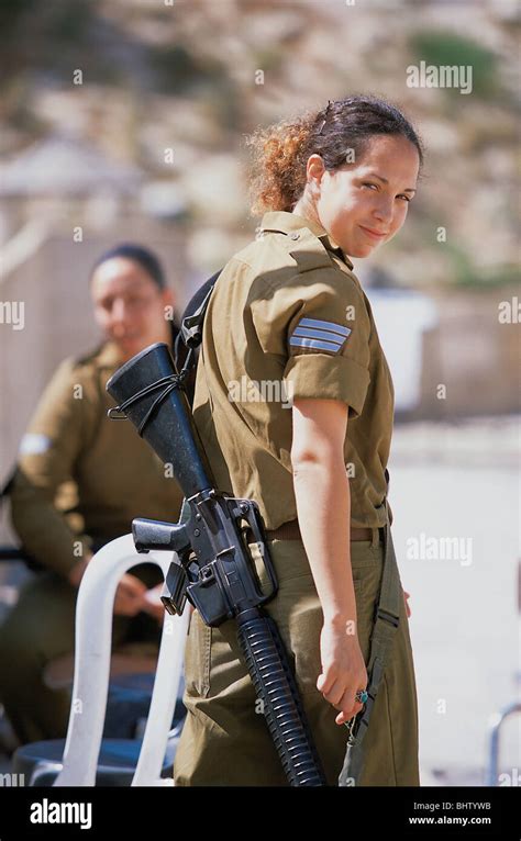 Female Israeli Soldier Stock Photo Alamy