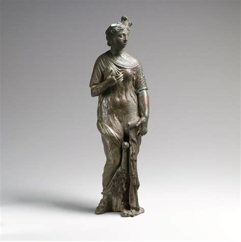 Isis Aphrodite With Egyptian Vulture Cap Roman Period The Met