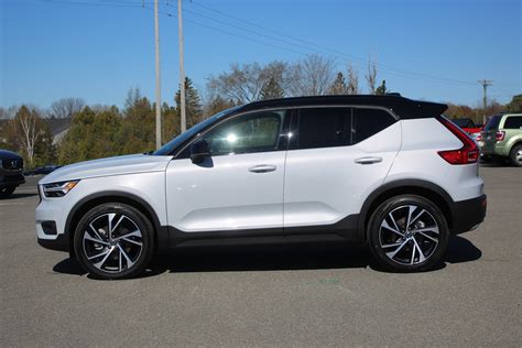 New 2020 Volvo Xc40 T5 R Design Compact Luxury Sport Utility In