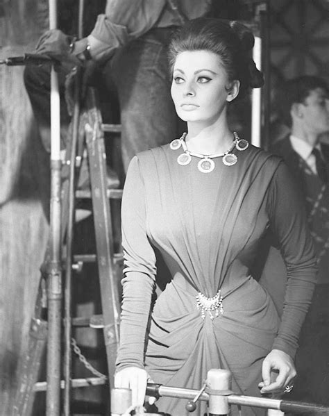 Roman Chic The Stunning Looks That Made Sophia Loren A Fashion Icon