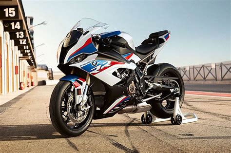 We rode this particular motorcycle back in 2016. 2019 BMW S1000RR to launch in India soon - Autocar India
