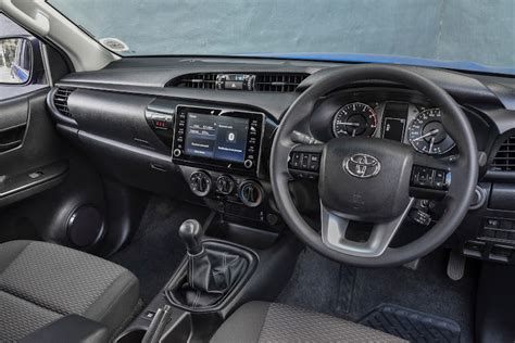 Review Sampling Toyotas Hilux In Raider And Legend Guises
