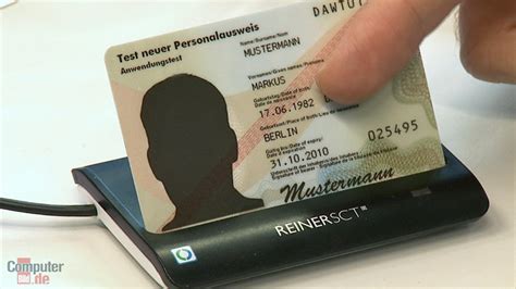 Der personalausweis wird grundsätzlich im bürgeramt des wohnortes beantragt, er kann aber auch in jedem anderen bürgeramt in deutschland (suche über www.behoerdenfinder.de). Video: So nutzen Sie den neuen Personalausweis im Internet ...
