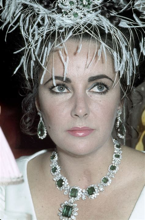 Elizabeth Taylors Eyes Shown In 14 Rare And Stunning Photos Womans