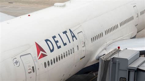Delta Flight From Detroit To Los Angeles Turns Around After Passenger