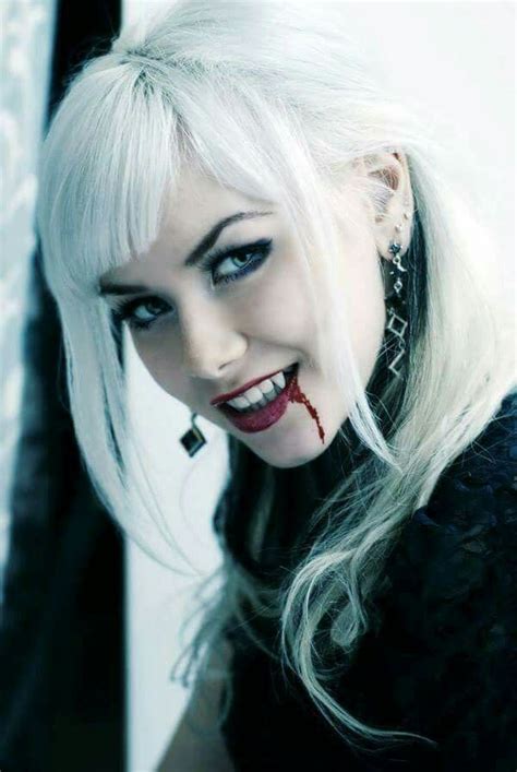 Pin By Vania Bsb On Gothic Girls Female Vampire Vampire Girls