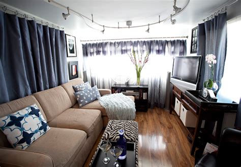 You have just purchased your home, and it happens to be a mobile home, complete with all the decorating challenges that come with mobile homes. Tips Decorating Living Room for Small Mobile Home | Mobile ...