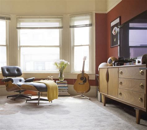 A soundproof blanket softens the sound, reduces echo in the room, and controls noise entering the house. Apartment Living: Soundproofing Solutions for the Floor ...