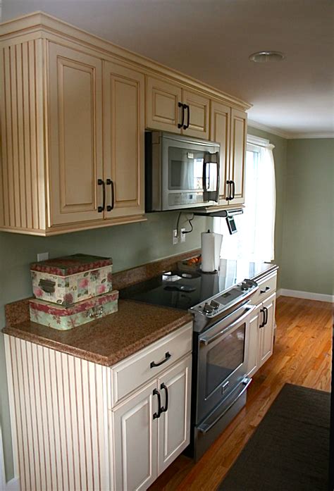 You can have all of this for less than you would expect to pay. Candlelight Cabinetry featured in this #RhodeIslandKitchen ...