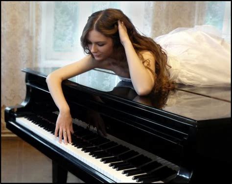 Images Pour Facebook Belles Femmes Et Piano Romantique