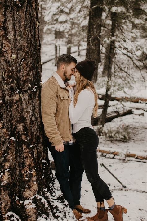 Winter Engagement Session in the Snow | Couple photography winter