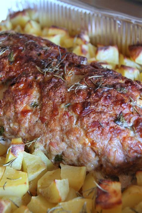 Ottimo da servire come secondo accompagnato da verdure miste, patate o piselli (come nel mio caso). Polpettone con patate al forno | video ricetta pugliese