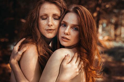Women Couple Model Looking At Viewer Closed Eyes Hugging Freckles Redhead Blue Eyes Two
