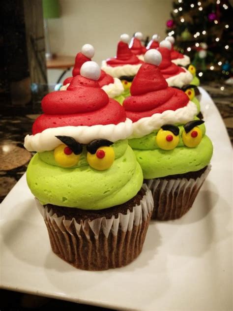 Buying a cake for christmas is a japanese tradition. Fun Christmas Cupcakes and Cupcake Cake Ideas - The Keeper ...