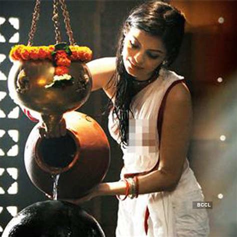 Sonali Raut Is All Set To Recreate Zeenat Amans Wet Sari Scene In Her