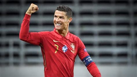 Portuguese footballer cristiano ronaldo plays forward for real madrid. Nations League: Cristiano Ronaldo erzielt 100 ...