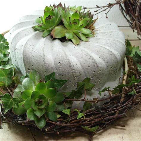 Maybe you would like to learn more about one of these? Gartendeko Beton handgemacht | Kellerherz | Garten deko ...