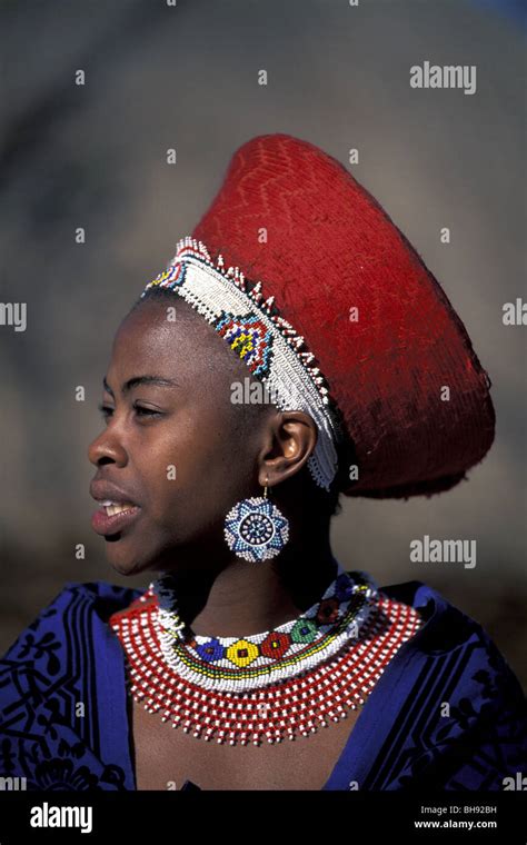 Retrato De Mujer Zulú En La Tradición Shakaland Zululand Kwazulu